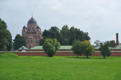 Бородино. Бородинское поле. Спасо-Бородинский женский 
монастырь. На снимке: Собор Владимирской иконы.