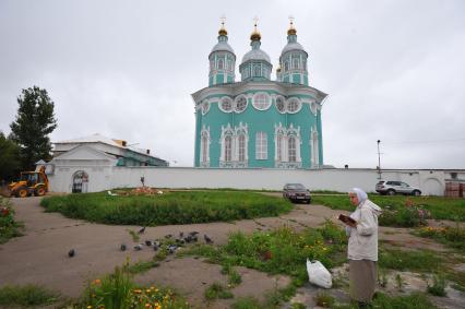 Смоленск. На снимке: Успенский кафедральный собор на Соборной горе.