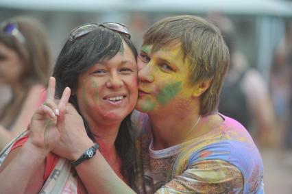 ВВЦ: Фестиваль красок `ColorFest` . На снимке: участники праздника.