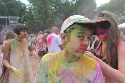 ВВЦ: Фестиваль красок `ColorFest` . На снимке: участники праздника.