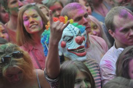 ВВЦ: Фестиваль красок `ColorFest` . На снимке: участники праздника.