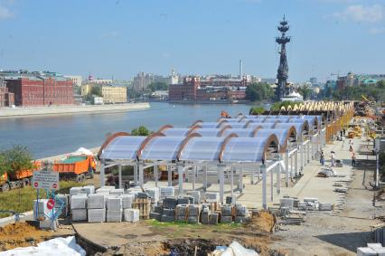 Благоустройство Крымской набережной. Проект предусматривает строительство павильонов, `сухого фотнана`, вернисажа для художников и реконструкцию парка `Музеон`. На снимке: новые павильоны.