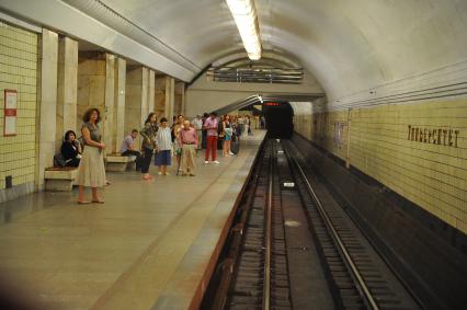 Московский метрополитен. На снимке: пассажиры метро.
