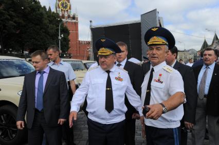 Красная площадь.  Празднования Дня Воздушно-десантных войск РФ .  На снимке: командующий ВДВ РФ Владимир Шаманов (в центре)