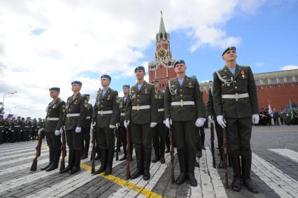 Красная площадь.  Празднование Дня Воздушно-десантных войск РФ .  На снимке: военнослужащие ВДВ ВС России