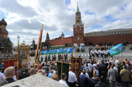 Красная площадь.  Празднование Дня Воздушно-десантных войск РФ .  На снимке: военнослужащие ВДВ ВС России