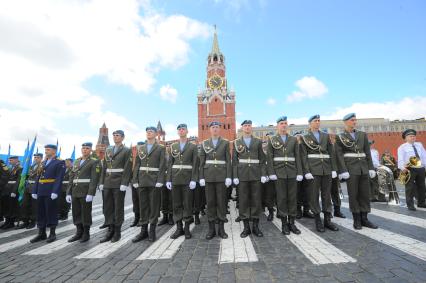 Красная площадь.  Празднование Дня Воздушно-десантных войск РФ .  На снимке: военнослужащие ВДВ ВС России