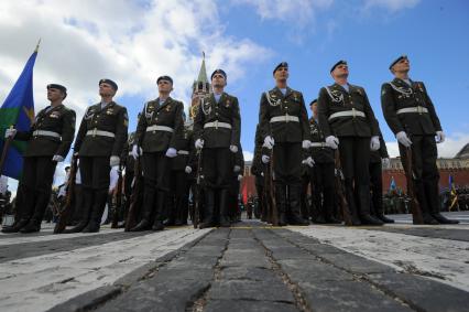 Красная площадь.  Празднование Дня Воздушно-десантных войск РФ .  На снимке: военнослужащие ВДВ ВС России