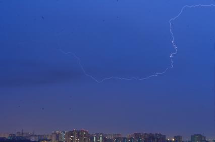 Видное. Вид со стороны МКАД на грозовое небо.