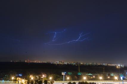 Видное. Вид со стороны МКАД на грозовое небо.