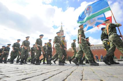 Красная площадь.  Празднование Дня Воздушно-десантных войск РФ .  На снимке: участники клубов десантного профиля победителей смотра-конкурса военно-патриотического воспитания.