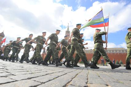 Красная площадь. Празднование Дня Воздушно-десантных войск РФ . На снимке: участники клубов десантного профиля победителей смотра-конкурса военно-патриотического воспитания.