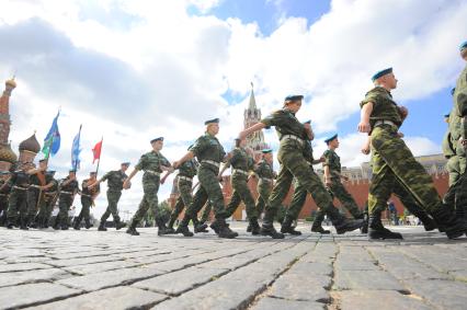 Красная площадь.  Празднование Дня Воздушно-десантных войск РФ .  На снимке: участники клубов десантного профиля победителей смотра-конкурса военно-патриотического воспитания.