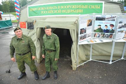 Алабино. Перед началом соревнований по танковому биатлону.