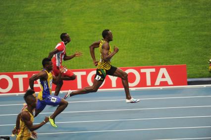 СК `Лужники`. Чемпионат мира по легкой атлетике 2013. Бег. 100 метров. Мужчины. На снимке (2-ой справа): спортсмен Усейн Болт (Ямайка).