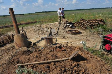 п. Елань-Колено. Люди против добычи никеля в Новохоперском районе. На снимке: буры