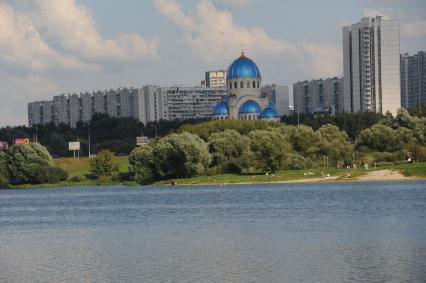 Храм Троицы Живоначальной на Борисовских прудах.