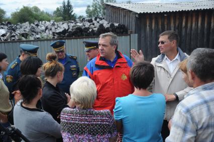 Наводнение в Приамурье. Министр МЧС РФ В.Пучков прибыл в зону подтопления. На снимке: глава МЧС РФ Владимир Пучков.