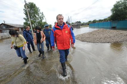 Наводнение в Приамурье. Министр МЧС РФ В.Пучков прибыл в зону подтопления. На снимке: глава МЧС РФ Владимир Пучков.