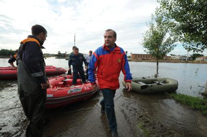 Наводнение в Приамурье. Министр МЧС РФ В.Пучков прибыл в зону подтопления. На снимке: глава МЧС РФ Владимир Пучков.