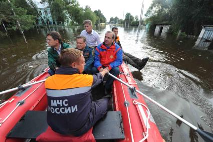 Наводнение в Приамурье. Министр МЧС РФ В.Пучков прибыл в зону подтопления. На снимке: глава МЧС РФ Владимир Пучков.