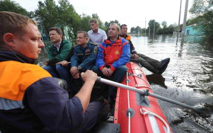 Наводнение в Приамурье. Министр МЧС РФ В.Пучков прибыл в зону подтопления. На снимке: глава МЧС РФ Владимир Пучков.