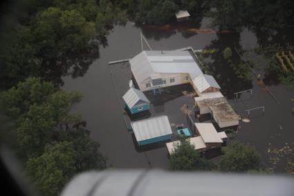 Наводнение в Приамурье. На снимке: дома в воде.