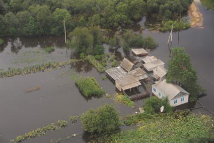 Наводнение в Приамурье. На снимке: дома в воде.