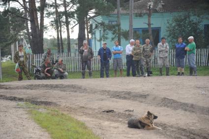 Наводнение в Приамурье. На снимке: местные жители.