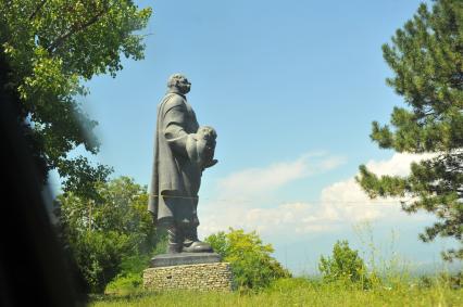 Гурджаани. На снимке: памятник отцу солдата