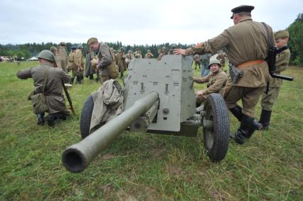 Военно-историческая реконструкция событий Второй мировой. На снимке: участники реконструкции.