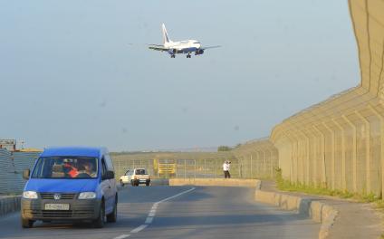 Аэропорт Внуково. На снимке: самолет Boeing 737 авиакомпании `Трансаэро`.