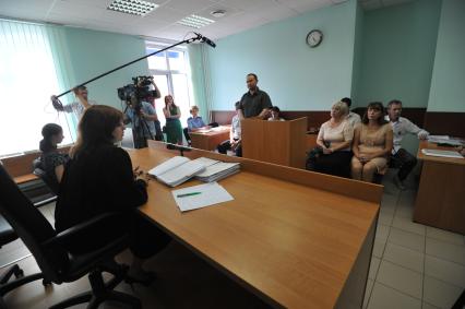 Тимирязевский суд. Слушания по делу преодавателей школе N 847 Светланы Шамаевой и Марины Ступич, которые были уволены за `разжигание межнациональной розни`. Учителя призвали учеников (из них около 25% приезжие с Кавказа и Средней Азии) соблюдать российские законы.