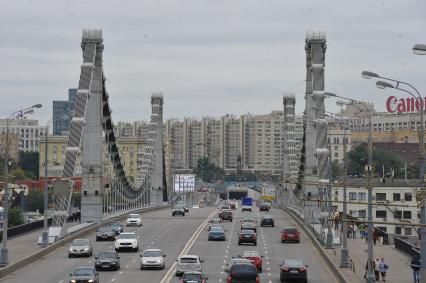 Виды Москвы. На снимке: Крымский мост.