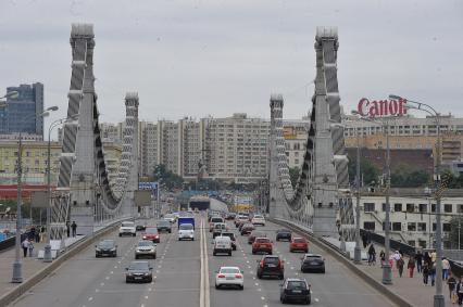 Виды Москвы. На снимке: Крымский мост.