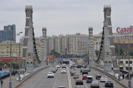 Виды Москвы. На снимке: Крымский мост.