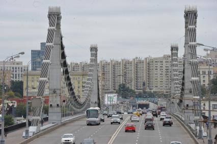 Виды Москвы. На снимке: Крымский мост.