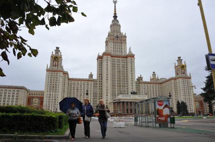 Виды Москвы. Ленинские горы. На снимке: московский государственный университет имени М. В. Ломоносова.