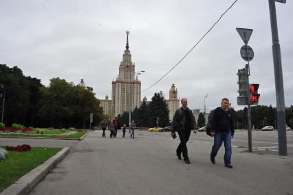 Виды Москвы. Ленинские горы. На снимке: московский государственный университет имени М. В. Ломоносова.