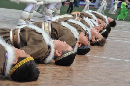 Стадион поселка Агинское. Открытие окружного летнего культурно-спортивного праздника `Зунай наадан-2013`.   На снимке: праздничный концерт.