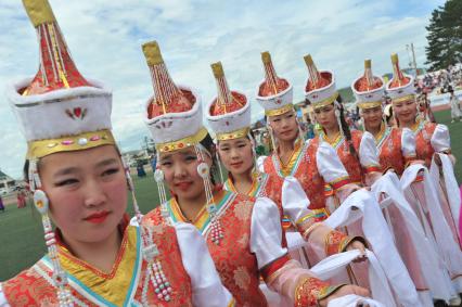 Стадион поселка Агинское. Открытие окружного летнего культурно-спортивного праздника `Зунай наадан-2013`.   На снимке: праздничный концерт