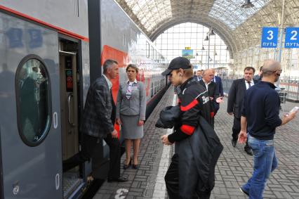 Презентация двухэтажного поезда дальнего следования `Москва-Адлер` на Киевском вокзале.