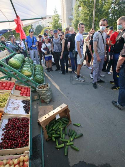 русская зачистка, националисты инспектируют уличную торговлю