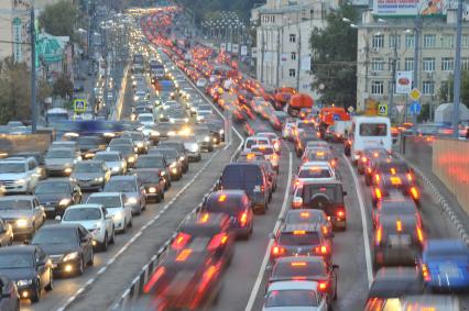 Садовое кольцо в районе метро Таганская. На снимке: поток машин.