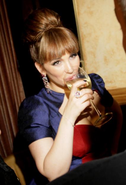 Клуб `The Bar`. Вечеринка в честь 35-летия Анфисы Чеховой. На снимке: телеведущая Анфиса Чехова