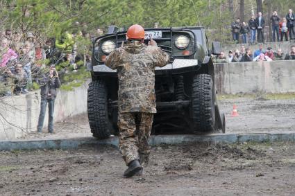 Джип-спринт `Апрельский кураж`. На снимке: автомобиль во время гонки