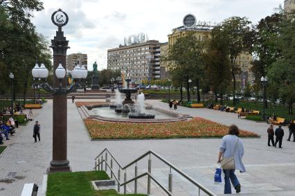 Виды Москвы. На снимке: Пушкинский сквер после реконструкции.