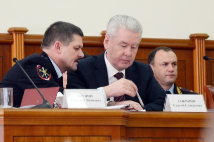 Заседание коллегии Главного управления МВД по городу Москве. На снимке: начальник ГУ МВД России по г. Москве Анатолий Якунин и Временно исполняющий обязанности мэра Москвы Сергей Собянин.