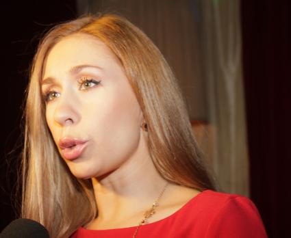 Презентация клипа на песню Анны Семенович `Любовь под облаками`. На снимке: фигуристка Анастасия Гребенкина