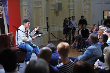 ГУМ. Пионерские чтения журнала `Русский пионер`. На снимке: режиссер Тигран Кеосаян